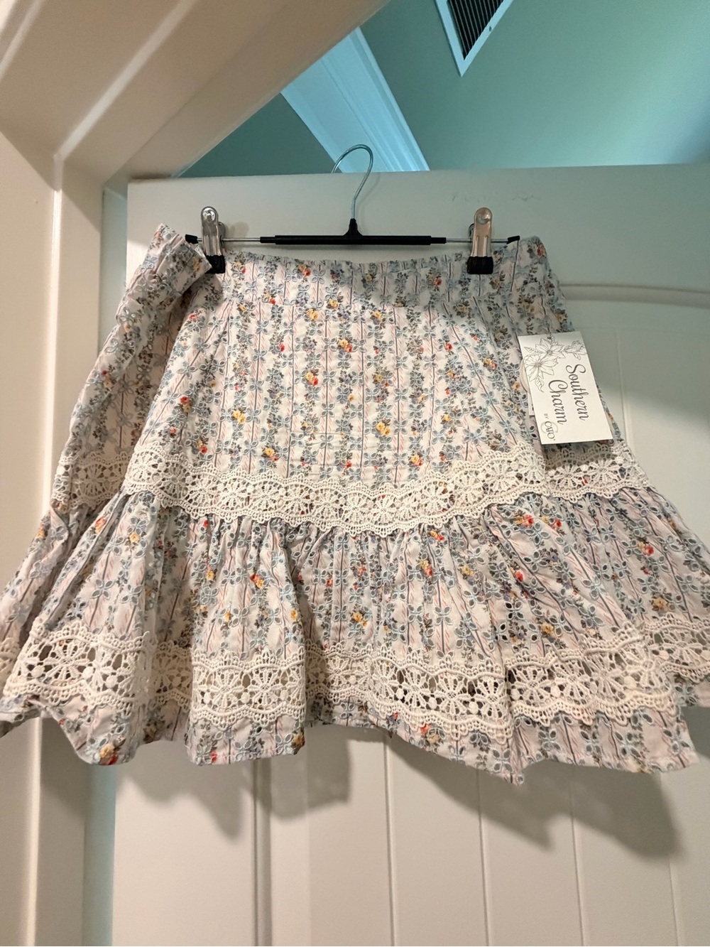 Cato Cream Floral Crochet-Trim Skort